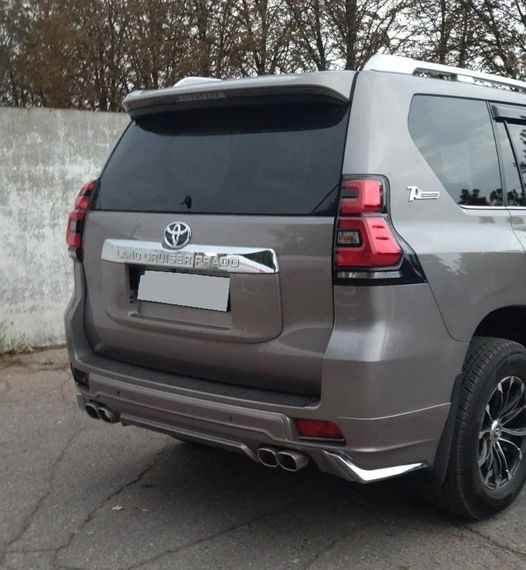 Накладка на задній бампер Modelista V3-LED (2017-) Чорний колір для Toyota Land Cruiser Prado 150 | Зображення 1