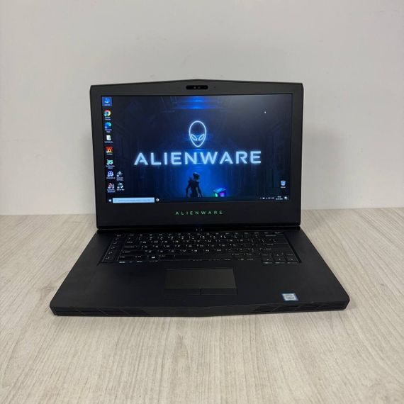 Ігровий ноутбук Dell Alienware 15 R3 / 15.6" (1920x1080) IPS / Intel Core i7-7700HQ (4 (8) ядра по 2.8 - 3.8 GHz) / 16 GB DDR4 / 128 GB SSD + 1000 GB HDD / nVidia GeForce GTX 1070, 8 GB GDDR5, 256-bit / WebCam б/в | Зображення 1