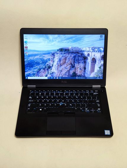 Ноутбук Dell Latitude E5470 / 14" (1366x768) TN / Intel Core i5-6300U (2 (4) ядра по 2.4 - 3.0 GHz) / 8 GB DDR3 / 128 GB SSD / Intel HD Graphics 520 б/у | Зображення 1