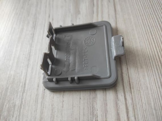 BMW 5 E60 (03-07) заглушка буксировочного крюка в передний бампер серый 5 х 5 см | Зображення 3