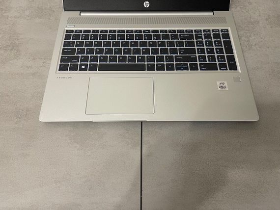 Ноутбук HP ProBook 450 G7 / 15.6" (1920x1080) IPS / Intel Core i5-10210U (4 (8) ядра по 1.6 - 4.2 GHz) / 16 GB DDR4 / 256 GB SSD M.2 / Intel UHD Graphics / WebCam / Fingerprint б/в + Подарунок Дротова миша / USB | Зображення 3