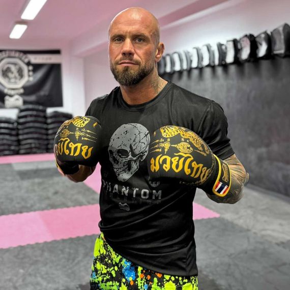 Боксерські рукавиці Phantom Muay Thai Black Gold 12 унцій (Бинти 4м. в подарунок) | Зображення 4