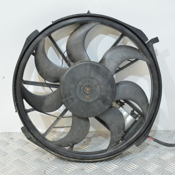 Вентилятор радіатора Mercedes W169 W245 2004-2012 Вентилятор охолодження радіатора Мерседес в169 в245 0130307010