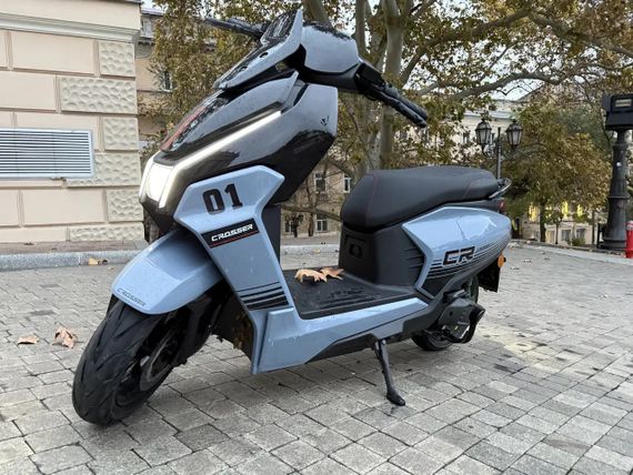 Электроскутер Crosser CR-22 2500W 72V 35Ah Graphene, до 80 км, 65 км/ч, современный городской электроскутер Синій | Зображення 2