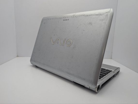 Ноутбук Sony VPC S111FM / 13.3" (1366x768) TN / Intel Core i5-430M (2 (4) ядер по 2.2 - 2.5 GHz) / 6 GB DDR3 / 320 GB HDD / Intel HD Graphics / WebCam / АКБ не тримає б/в | Зображення 7