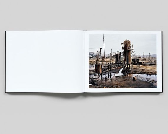 Книга альбом відомих фотографів Едвард Буртинський про індустріальний краєвид Edward Burtynsky: Oil | Зображення 3