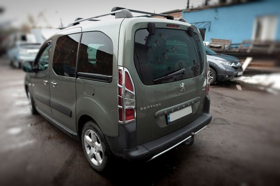 Накладка на стопи Кутові (2шт, пласт) для Peugeot Partner Tepee 2008-2018рр | Зображення 2