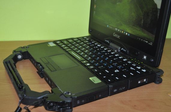 Защищенный нетбук-трансформер Б-класс Getac V110 G4 / 11.6" (1366x768) IPS Touch / Intel Core i7-7500U (2 (4) ядра по 2.7 - 3.5 GHz) / 16 GB DDR4 / 128 GB SSD / Intel HD Graphics 620 / WebCam / Стилус / Windows 11 Pro / Два АКБ б/у + Подарок Флешка 32 GB | Зображення 8