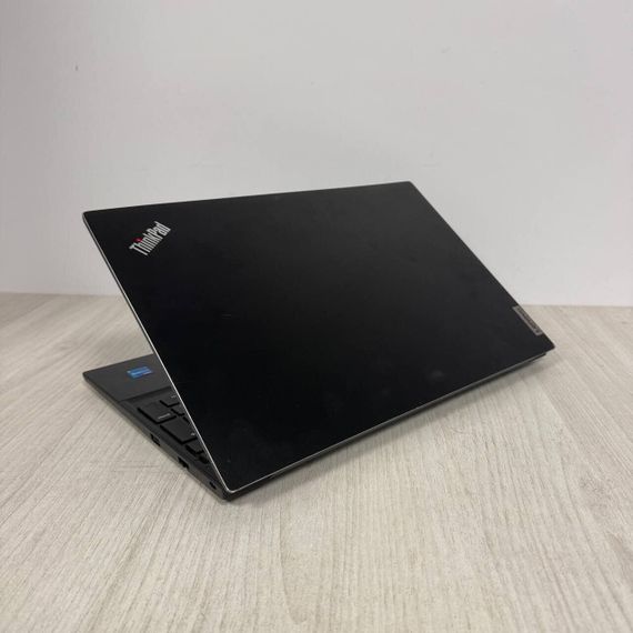 Ультрабук Б-класс Lenovo ThinkPad E15 Gen 2 / 15.6" (1920x1080) IPS / Intel Core i5-1135G7 (4 (8) ядра по 2.4 - 4.2 GHz) / 8 GB DDR4 / 256 GB SSD / Intel Iris Xe Graphics / WebCam б/у | Зображення 5