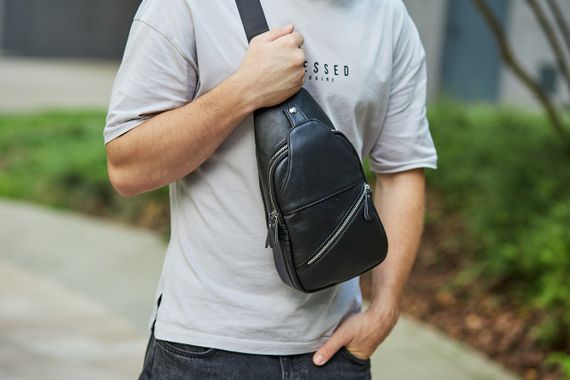 Мужская сумка-слинг кожаная черная Tiding Bag 7579 | Зображення 1
