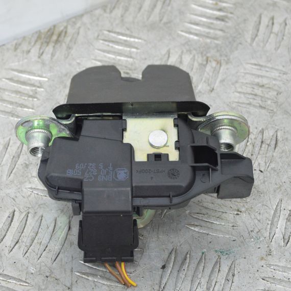 Замок кришки багажника Skoda Fabia II Roomster 1999-2015 Замок багажника Шкода Фабія Румстер 5J0827501B | Зображення 1