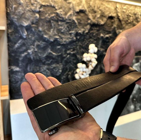 Мужской кожаный ремень с пряжкой автомат 3733 | Зображення 1