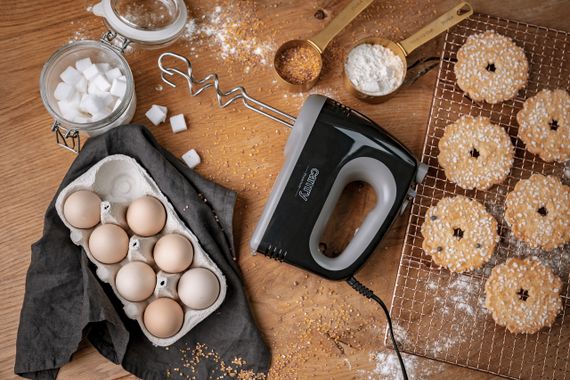 Миксер ручной Camry CR 4220, кухонный миксер 750 Вт, 5 скоростей, Turbo, насадки для теста и взбивания, чёрный | Зображення 8