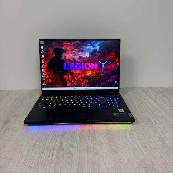 Игровой ноутбук Б-класс Lenovo Legion Pro 7 16IRX8H / 16" (2560x1600) IPS / Intel Core i9-13900HX (24 (32) ядра по 3.9 - 5.4 GHz) / 16 GB DDR5 / 1000 GB SSD M.2 / nVidia GeForce RTX 4080, 12 GB GDDR6, 192-bit / WebCam б/у | Зображення 1