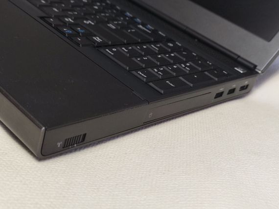 Мобільна робоча станція Dell Precision M4800 / 15.6" (1920x1080) IPS / Intel Core i7-4710MQ (4 (8) ядра по 2.5 - 3.5 GHz) / 8 GB DDR3 / 256 GB SSD / AMD FirePro M5100, 2 GB GDDR5, 128-bit / WebCam / DVD-ROM б/в | Зображення 3
