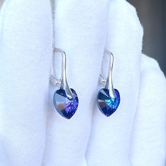 Срібні сережки Серце з кристалами Swarovski (Австрія) синій хамелеон, родовані | Зображення 7
