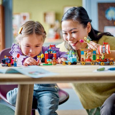 Конструктор LEGO Disney Classic Праздничный Диснеевский поезд 191 деталь (43212) | Зображення 4