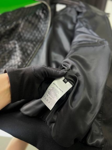 Демісезонна курточка Bottega Veneta з натуральної шкіри чорного кольору v098 | Зображення 7
