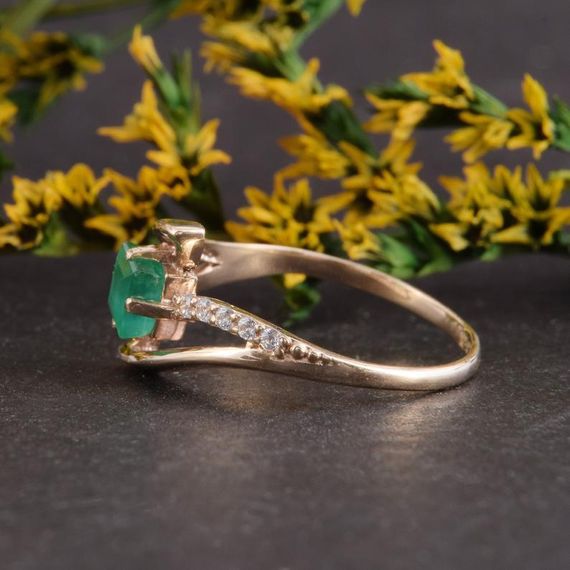 Женское золотое кольцо с изумрудом 20.5 | Зображення 1