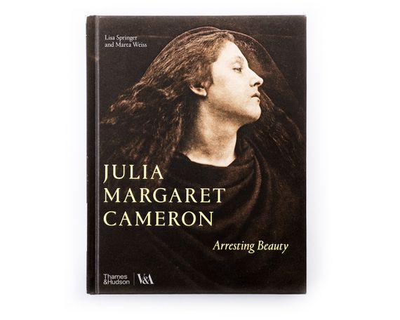 Книга для фотографов о портретной фотографии Джулии Маргарет Камерон Julia Margaret Cameron: Arresting Beauty