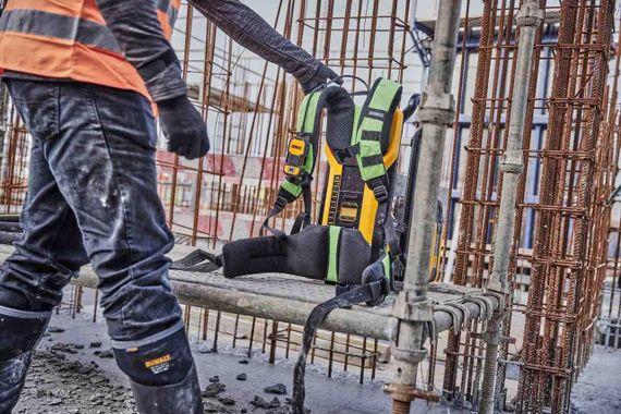 Вібратор-рюкзак глибинний акумуляторний POWERSHIFT DeWALT DCPS310N | Зображення 9