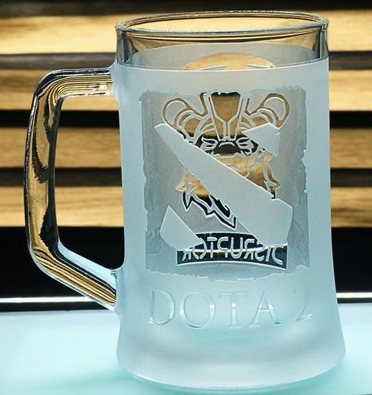 Пивной бокал с ручкой 670 мл Dota 2 с гравировкой Кружка с логотипом DOTA бокал Disruptor Подарок геймера