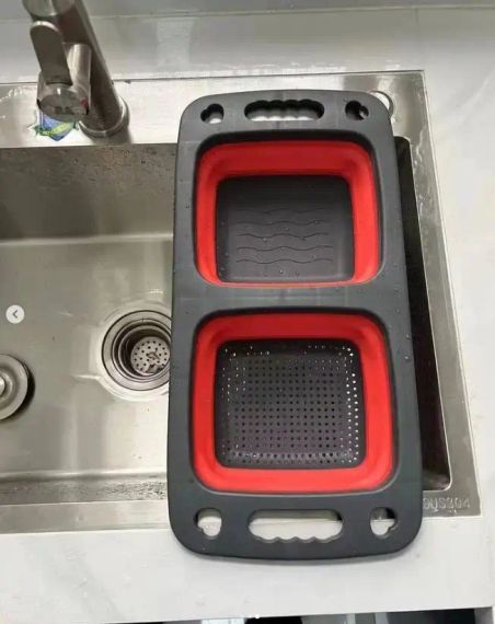 Доска-дуршлаг силиконовая складная миска-трансформер для овощей и фруктов 2 шт в одном | Зображення 1