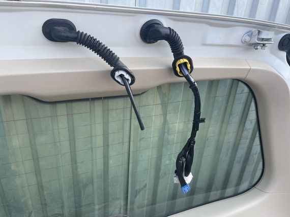 Кришка багажника верхня 2016-2023 біла (USED, оригінал) для Toyota Land Cruiser 200 | Зображення 5