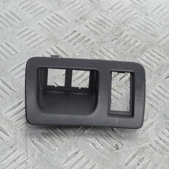 Декоративна накладка кнопок салона Peugeot 607 рестайлінг рамка Пежо 607 9629448877