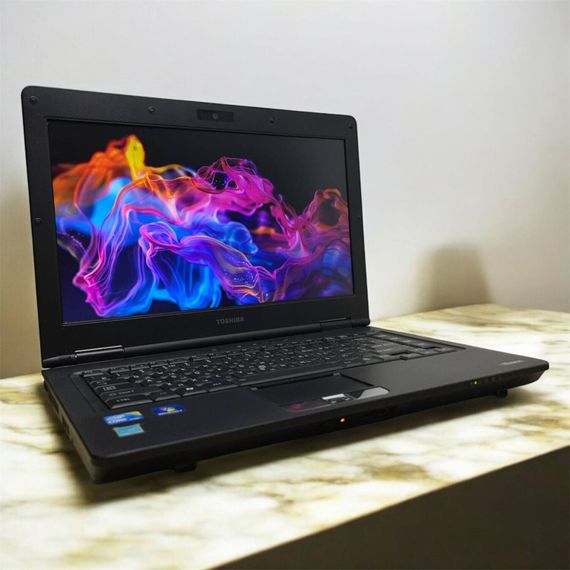 Ноутбук Toshiba Tecra M11 / 14" (1366x768) TN / Intel Core i3-370M (2 (4) ядра по 2.4 GHz) / 4 GB DDR3 / 120 GB SSD / Intel HD Graphics / WebCam б/у | Зображення 1