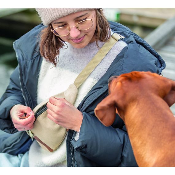 Сумка Trixie BE NORDIC поясна для ласощів карман 24х11х8 см пояс 50–165 см пісочна | Зображення 4