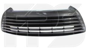 Решетка в бампере средняя Toyota Camry XV50 '14-17 LE (FPS)