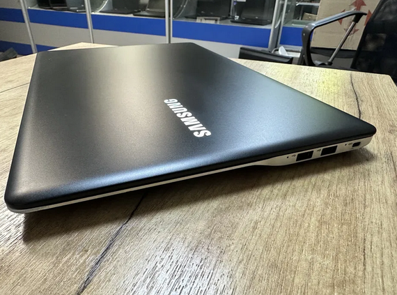 Ноутбук Samsung NP940 15.6" 4K Touch i7 6700HQ/16Gb/256Gb SSD/GTX 950M Б/В | Зображення 5