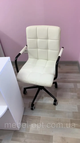 Стул на белой крестовине с пластиковыми колесами Augusto WT-Office 530 с регулировкой высоты, мягкая обивка Кожзам белый | Зображення 2