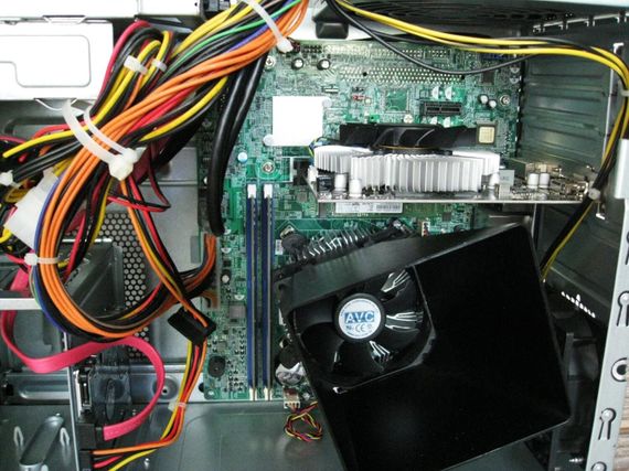 Ігровий ПК Medion Akoya P5360 Tower / Intel Core i5-6402P (4 ядра по 2.8 - 3.4 GHz) / 16 GB DDR4 / 128 GB SSD M.2 + 1000 GB HDD / AMD Radeon RX 460, 2 GB GDDR5, 128-bit / Win 10 Home + Кабель живлення б/в | Зображення 8