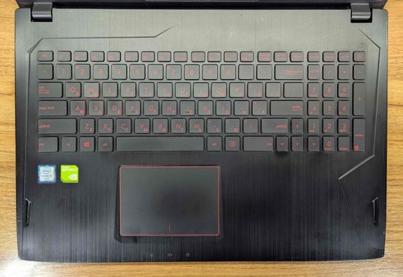 Ігровий ноутбук Asus GL502VML / 15.6" (1920x1080) IPS / Intel Core i5-6300HQ (4 ядра по 2.3 - 3.2 GHz) / 16 GB DDR4 / 256 GB SSD + 1000 GB HDD / nVidia GeForce GTX 1060, 3 GB GDDR5, 192-bit / WebCam / Windows 10 б/в + Подарунок Бездротова миша / USB | Зображення 2