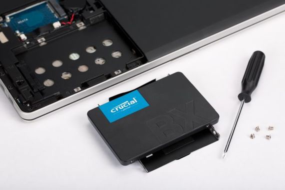 Твердотельный накопитель SSD 2.5&quot; Crucial BX500 2TB SATA 3D TLC (CT2000BX500SSD1) | Зображення 1