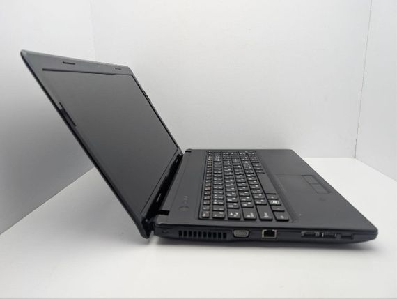 Ноутбук Lenovo IdeaPad G575 / 15.6" (1366x768) TN / AMD E-450 (2 ядра по 1.66 GHz) / 8 GB DDR3 / 320 GB HDD / AMD Radeon HD 6370M, 1 GB GDDR3, 64-bit / WebCam / DVD-ROM / АКБ не тримає б/в | Зображення 3