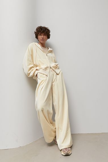 Велюровий спортивний костюм із худі та прямими штанами - кремовий цвет, M (є розміри) | Зображення 4