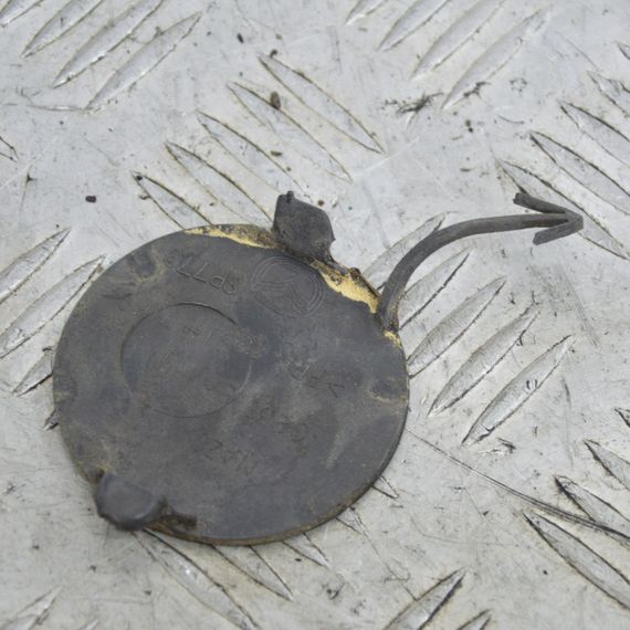 Заглушка крюка переднього бампера Mazda 5 2005-2009 Заглушка бампера переднього гака Мазда 5 C23550A11 | Зображення 1