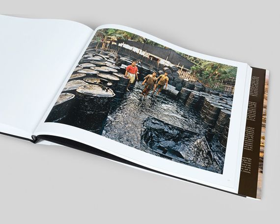 Книга альбом відомих фотографів Едвард Буртинський про індустріальний краєвид Edward Burtynsky: Oil | Зображення 7