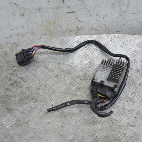 Блок керування вентилятором радіатора Audi A4 B6 2000-2004 Модуль вентилятора радіатора Ауді а4 б6 8E0959501D