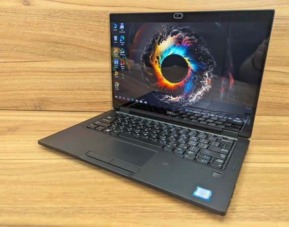 Ноутбук-трансформер Dell Latitude 7390 / 13.3" (1920x1080) IPS Touch / Intel Core i7-8650U (4 (8) ядра по 1.9 - 4.2 GHz) / 16 GB DDR4 / 256 GB SSD / Intel UHD Graphics 620 / WebCam / Windows 10 б/в + Подарунок Бездротова миша / USB | Зображення 4
