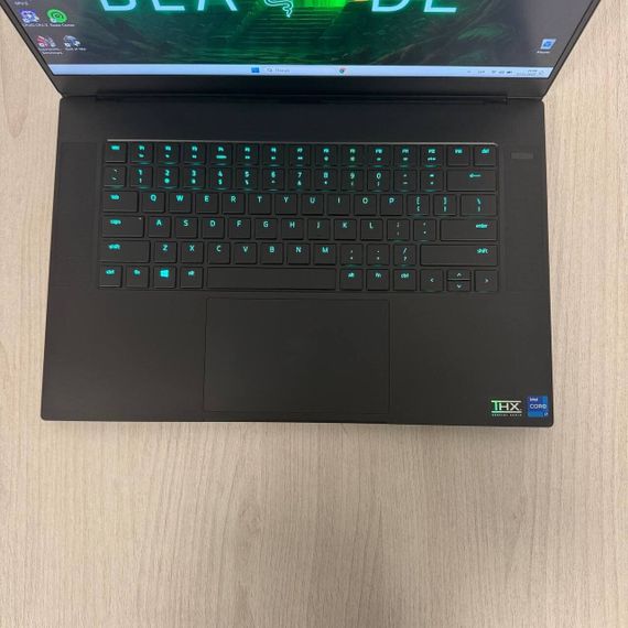 Ігровий ноутбук Razer Blade 15 RZ09-0409 / 15,6" (1920x1080) IPS / Intel Core i7-11800H (8 (16) ядер по 2,3 - 4,6 ГГц) / 32 ГБ DDR4 / 1000 ГБ SSD NVMe / nVidia GeForce RTX 3080, 8 ГБ GDDR6, 256-біт / Веб-камера б/в | Зображення 2