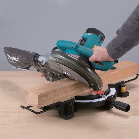 Пила торцовочная Makita MT M2300NB (255 мм, 75 мм, 1500 Вт, 14.7 кг) | Зображення 1