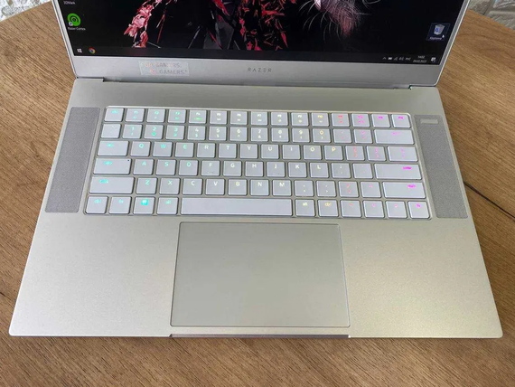 Ноутбук Razer Blade White 15.6" IPS 144Hz i7 9750H 16Gb/SSD512 RTX2070 | Зображення 4