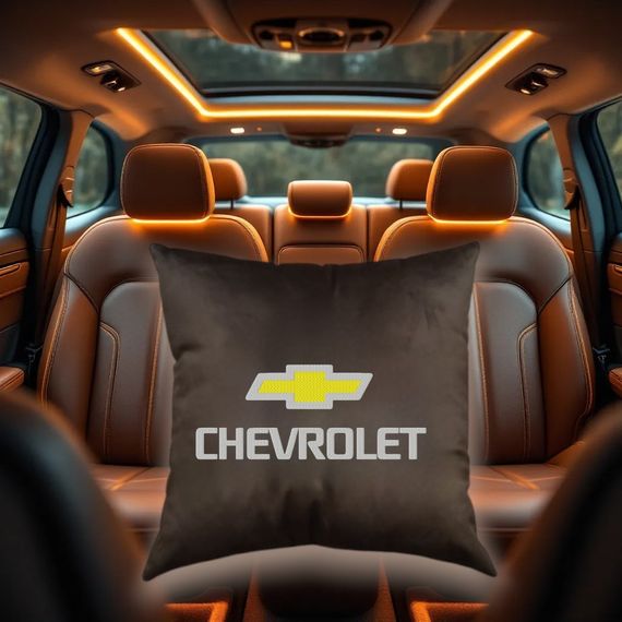 Авто Подушка c вишивкою логотипу марки шевроле Chevrolet коричневий автомобілісту 02222