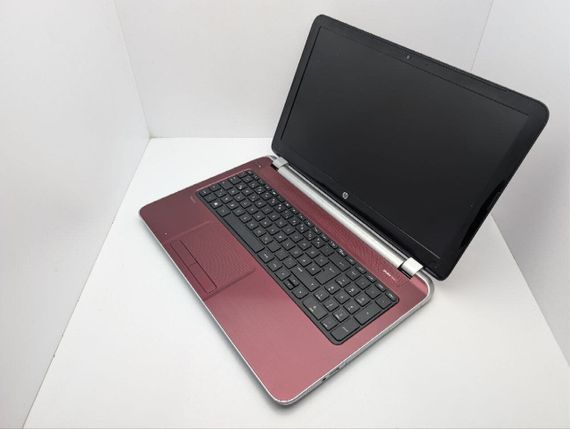 Ноутбук HP Pavilion 15 / 15.6" (1366x768) TN / Intel Core i3-4005U (2 (4) ядра по 1.7 GHz) / 8 GB DDR3 / 240 GB SSD / AMD Radeon HD 8670M, 1 GB GDDR3, 64-bit / WebCam / DVD-ROM б/в | Зображення 4