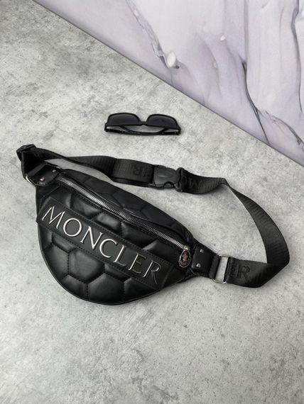 Бананка шкіряна Moncler чорна