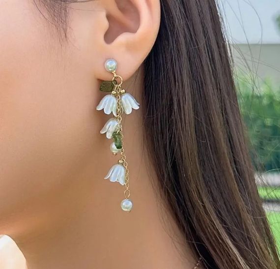 Сережки з підвіскою у формі квітів та перлин Primo Lily – Gold | Зображення 2